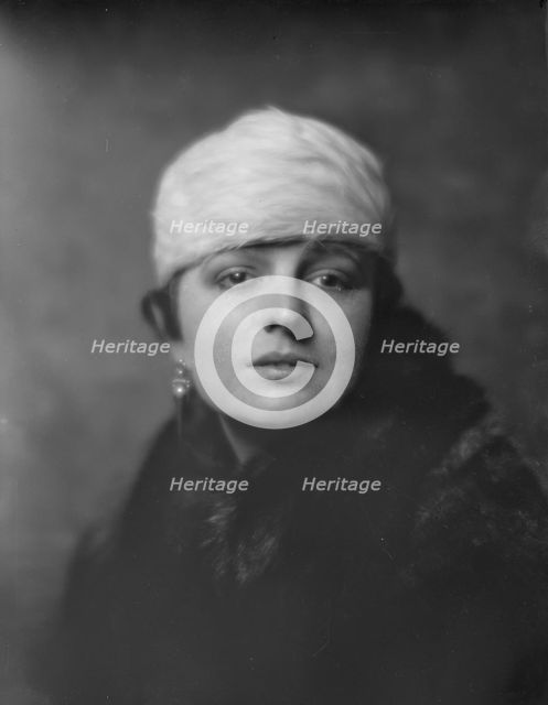 Mrs. Harbeck, portrait photograph, 1918 Mar. 12. Creator: Arnold Genthe.