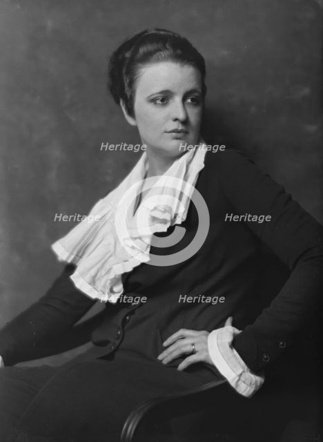 Mrs. Harbeck, portrait photograph, 1918 Mar. 12. Creator: Arnold Genthe.