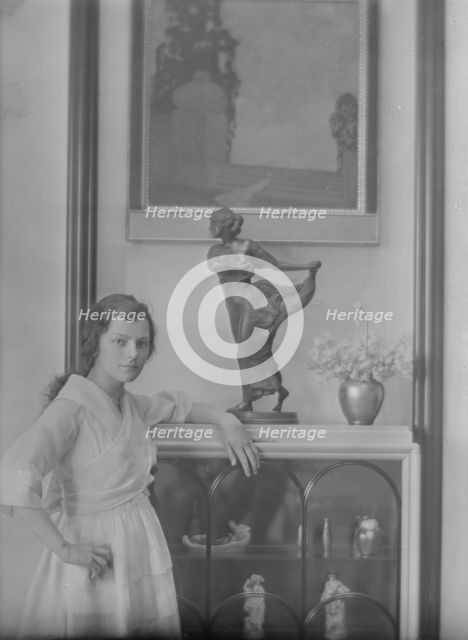 Mrs. Harris Stoehr, portrait photograph, 1918 June 3. Creator: Arnold Genthe.