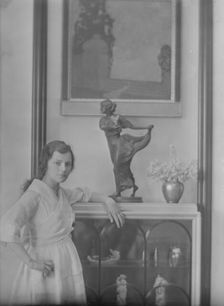 Mrs. Harris Stoehr, portrait photograph, 1918 June 3. Creator: Arnold Genthe