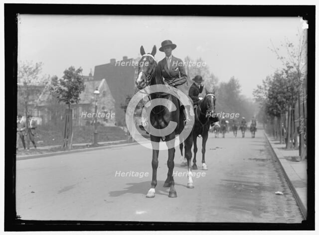 Mrs. Howard, between 1909 and 1923. Creator: Harris & Ewing.