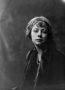 Mrs. Inez Thomas, portrait photograph, 1919 June 19. Creator: Arnold Genthe
