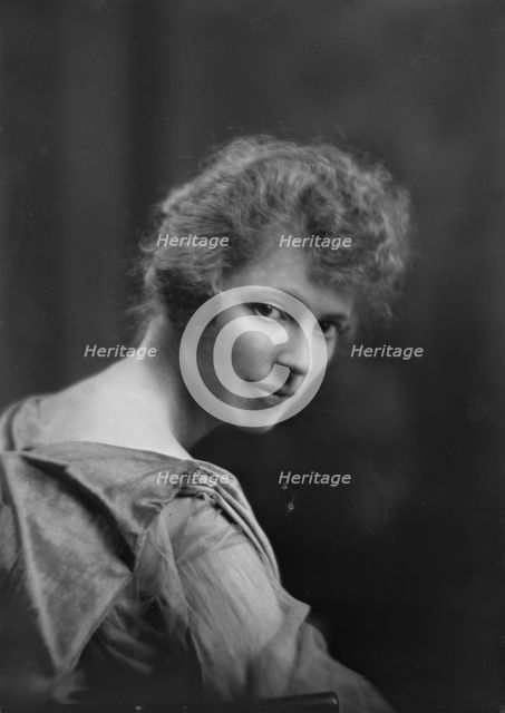 Mrs. Irving Olds, portrait photograph, 1918 Mar. 27. Creator: Arnold Genthe.