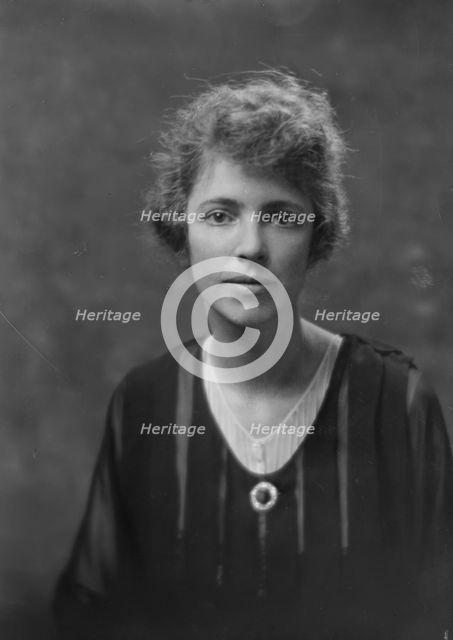 Mrs. Irving Olds, portrait photograph, 1918 Mar. 27. Creator: Arnold Genthe.