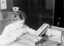 Mrs. J.C. Crawford of Smithsonian, 1914. Creator: Harris & Ewing