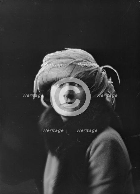 Mrs. J.E. Linde, portrait photograph, 1919 May 23. Creator: Arnold Genthe.