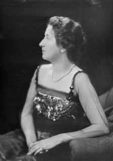 Mrs. J. Rittenhouse, portrait photograph, 1919 Apr. 11. Creator: Arnold Genthe