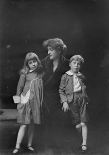 Mrs. J.W. O'Connor and children, portrait photograph, 1919 Feb. 12. Creator: Arnold Genthe