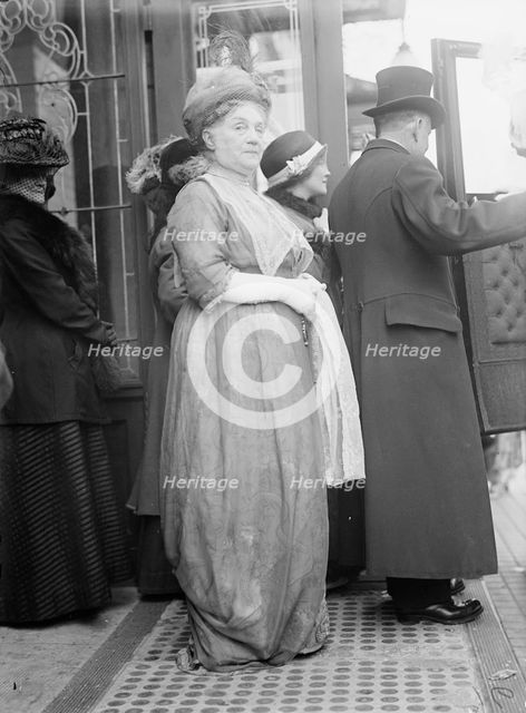Mrs. Julia Green Scott, I.E., Mrs. Matthew T. Scott, Ex-President General of D.A.R., 1913. Creator: Harris & Ewing.