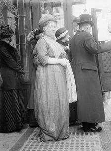 Mrs. Julia Green Scott, I.E., Mrs. Matthew T. Scott, Ex-President General of D.A.R., 1913. Creator: Harris & Ewing
