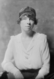 Mrs. Jack London, portrait photograph, 1918 Apr. 19. Creator: Arnold Genthe