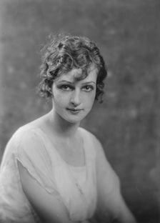 Mrs. Jacques Boyriven, portrait photograph, 1918 July 19. Creator: Arnold Genthe