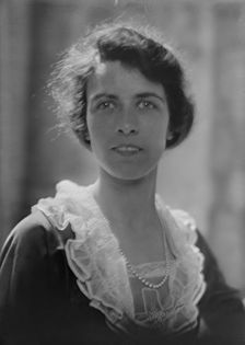 Mrs. James Dunn, portrait photograph, 1918 Aug. 3. Creator: Arnold Genthe