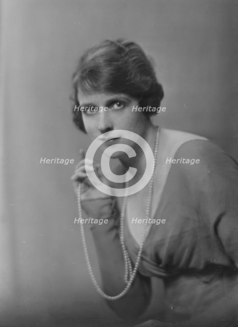 Mrs. James Hackett, portrait photograph, 1918 Oct. 9. Creator: Arnold Genthe.