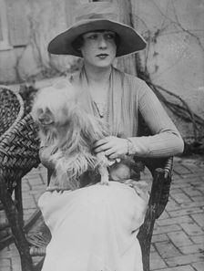 Mrs. Jay O'Brien, between c1915 and c1920. Creator: Bain News Service