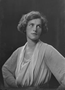 Mrs. John A. Logan, portrait photograph, 1918 Aug. 14. Creator: Arnold Genthe