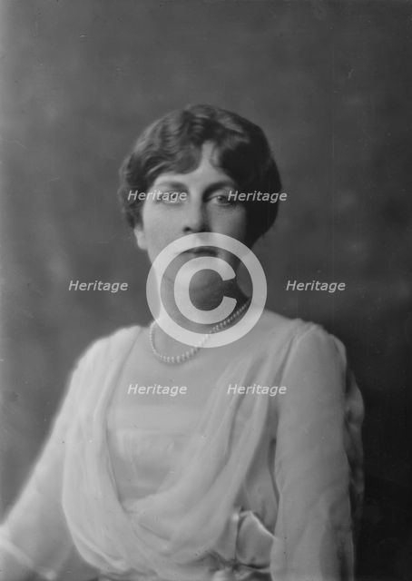 Mrs. John Glass, portrait photograph, 1918 Aug. 1. Creator: Arnold Genthe.