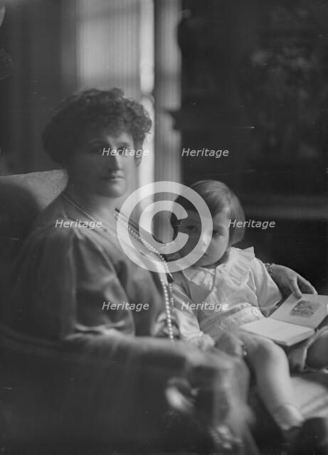 Mrs. John D. Rockefeller Jr and son David, portrait photograph, 1919 Mar. 18. Creator: Arnold Genthe.