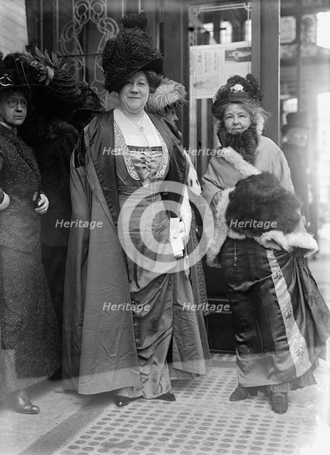 Mrs. John Hays Hammond with Miss White, 1913. Creator: Harris & Ewing.