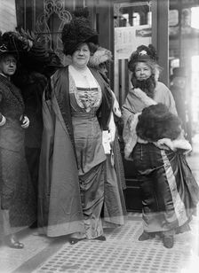 Mrs. John Hays Hammond with Miss White, 1913. Creator: Harris & Ewing