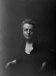 Mrs. John J. Albright, portrait photograph, 1919 Oct. 23. Creator: Arnold Genthe