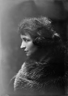 Mrs. K.L. Spaeth, portrait photograph, 1919 Oct. 2. Creator: Arnold Genthe