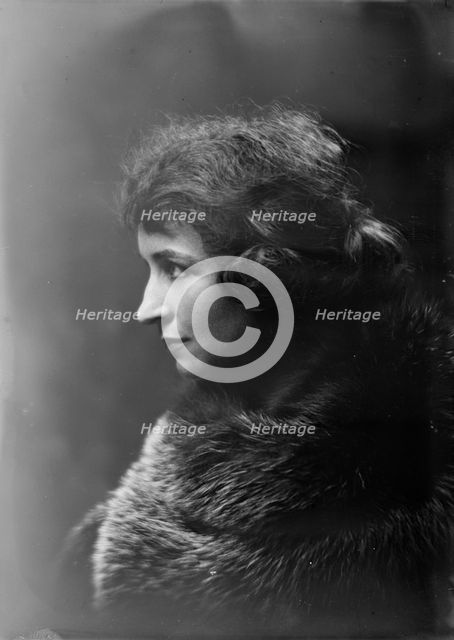 Mrs. K.L. Spaeth, portrait photograph, 1919 Oct. 2. Creator: Arnold Genthe.