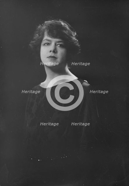 Mrs. Kemp, portrait photograph, 1919 Jan. or Feb. Creator: Arnold Genthe.