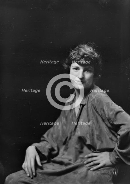 Mrs. L. Stallings, portrait photograph, 1919 May. Creator: Arnold Genthe.