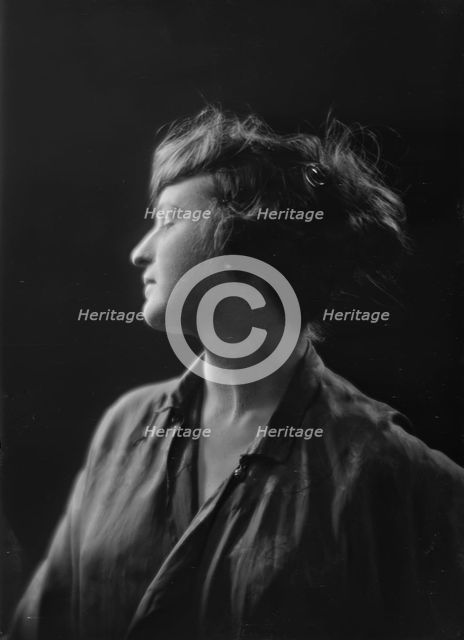 Mrs. L. Stallings, portrait photograph, 1919 May. Creator: Arnold Genthe.