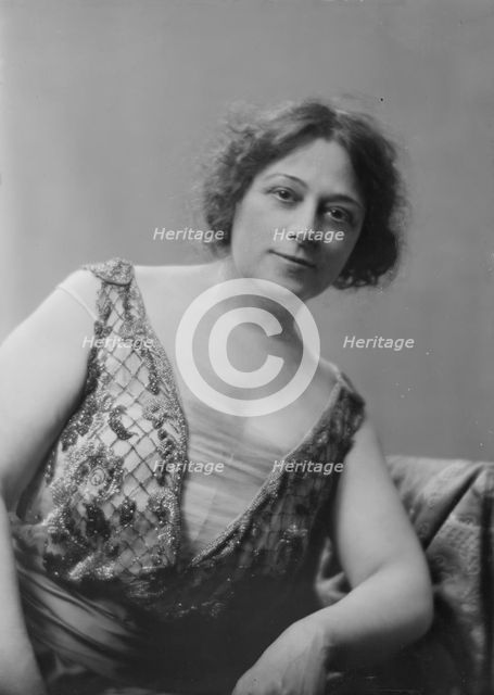 Mrs. La Barre, portrait photograph, 1918 May 17. Creator: Arnold Genthe.