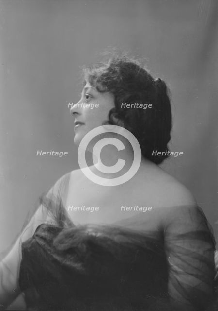 Mrs. La Barre, portrait photograph, 1918 May 17. Creator: Arnold Genthe.
