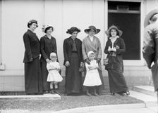 Mrs Lindsey; Mrs. Pearl Jolly; Mrs. Mary Petrucci; Mrs. M.H. Thomas And Children, 1914. Creator: Harris & Ewing