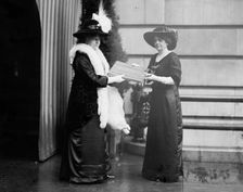 Mrs. Linthicum and Mrs. Stephen [i.e. Steven] Ayres, (1912?). Creator: Bain News Service