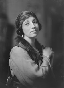 Mrs. Louis Untermeyer or Untermyer, portrait photograph, 1918 Nov. 22. Creator: Arnold Genthe
