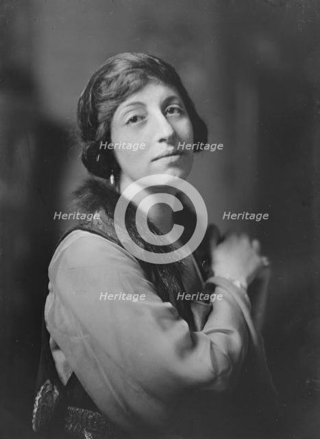 Mrs. Louis Untermeyer or Untermyer, portrait photograph, 1918 Nov. 22. Creator: Arnold Genthe.