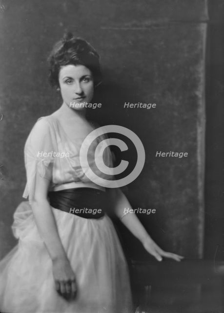 Mrs. Paskus, portrait photograph, 1918 May 13. Creator: Arnold Genthe.