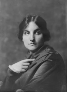 Mrs. Parker Hooper, portrait photograph, 1918 May 14. Creator: Arnold Genthe