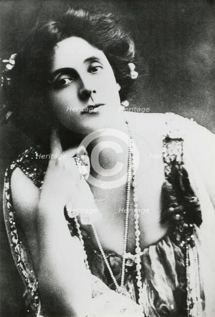 Mrs Patrick Campbell, British stage actress, late 19th or early 20th century. Artist: Unknown