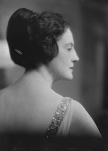 Mrs. Peixotto, portrait photograph, 1918 Feb. 25. Creator: Arnold Genthe