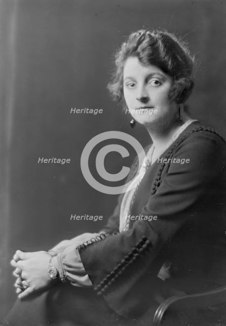 Mrs. Pierce, portrait photograph, 1918 Oct. 8. Creator: Arnold Genthe.