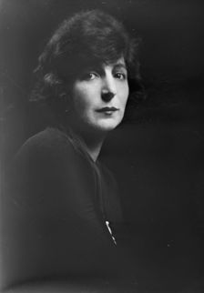 Mrs.Pollock, portrait photograph, 1919 Oct. 30. Creator: Arnold Genthe
