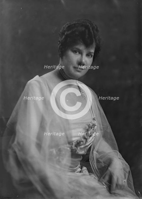 Mrs. R.H. Dowman, portrait photograph, 1918 Nov. 2. Creator: Arnold Genthe.