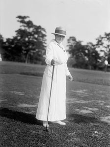 Mrs. R.L. Owen, Golf, 1917. Creator: Harris & Ewing