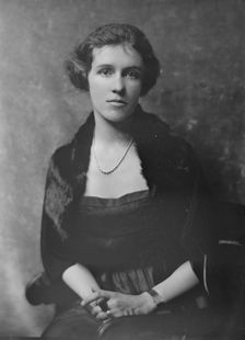 Mrs. Rush Sturges, portrait photograph, 1918 Mar. Creator: Arnold Genthe