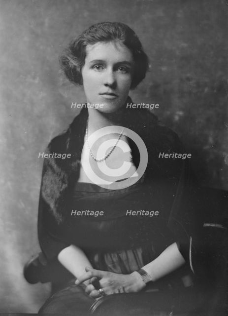 Mrs. Rush Sturges, portrait photograph, 1918 Mar. Creator: Arnold Genthe.