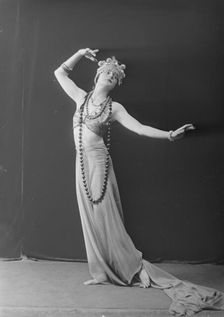 Mrs. Russell, 1919 Mar. 8. Creator: Arnold Genthe