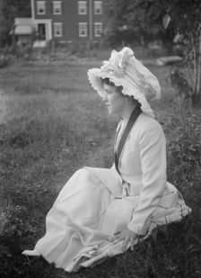 Mrs. Rainsford seated outdoors, between 1922 and 1924. Creator: Arnold Genthe