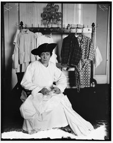 Mrs. Ralph Gallinger, between 1910 and 1920. Creator: Harris & Ewing