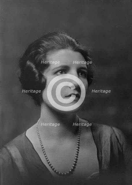 Mrs. Raymond Belmont, portrait photograph, 1918 Dec. 30. Creator: Arnold Genthe.